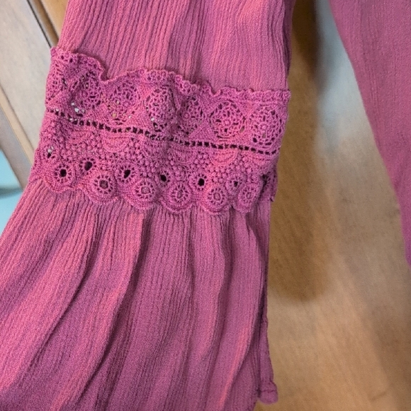 Knox Rose Women's Mauve Lace Accent Blouse - Picture 3 of 4